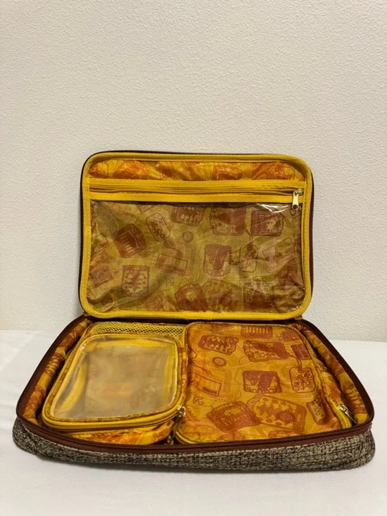 Samantha Brown Travel Case - Picture 2 of 7